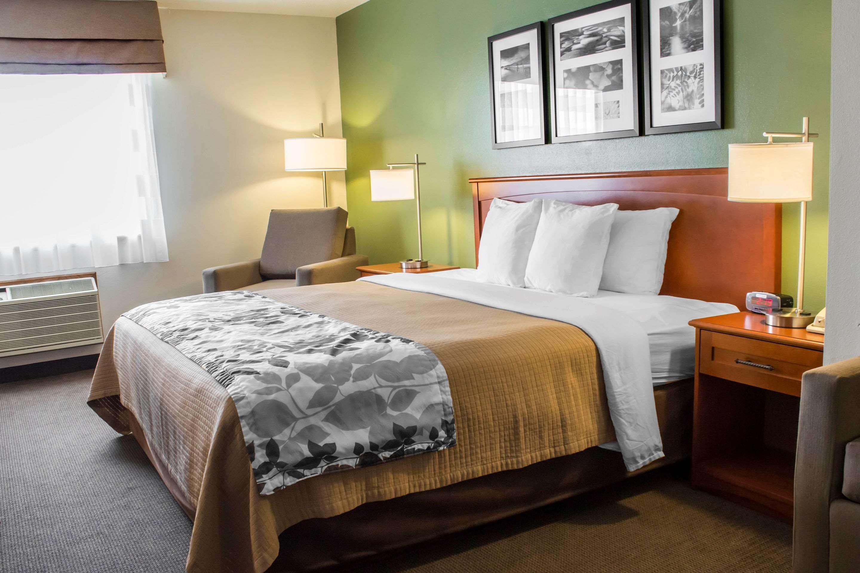Sleep Inn & Suites Charles City Bagian luar foto